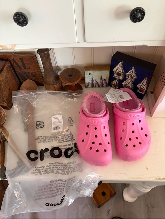 CROCS Shoes - CROCS Women’s Pink Fuzzy-Lined Clogs